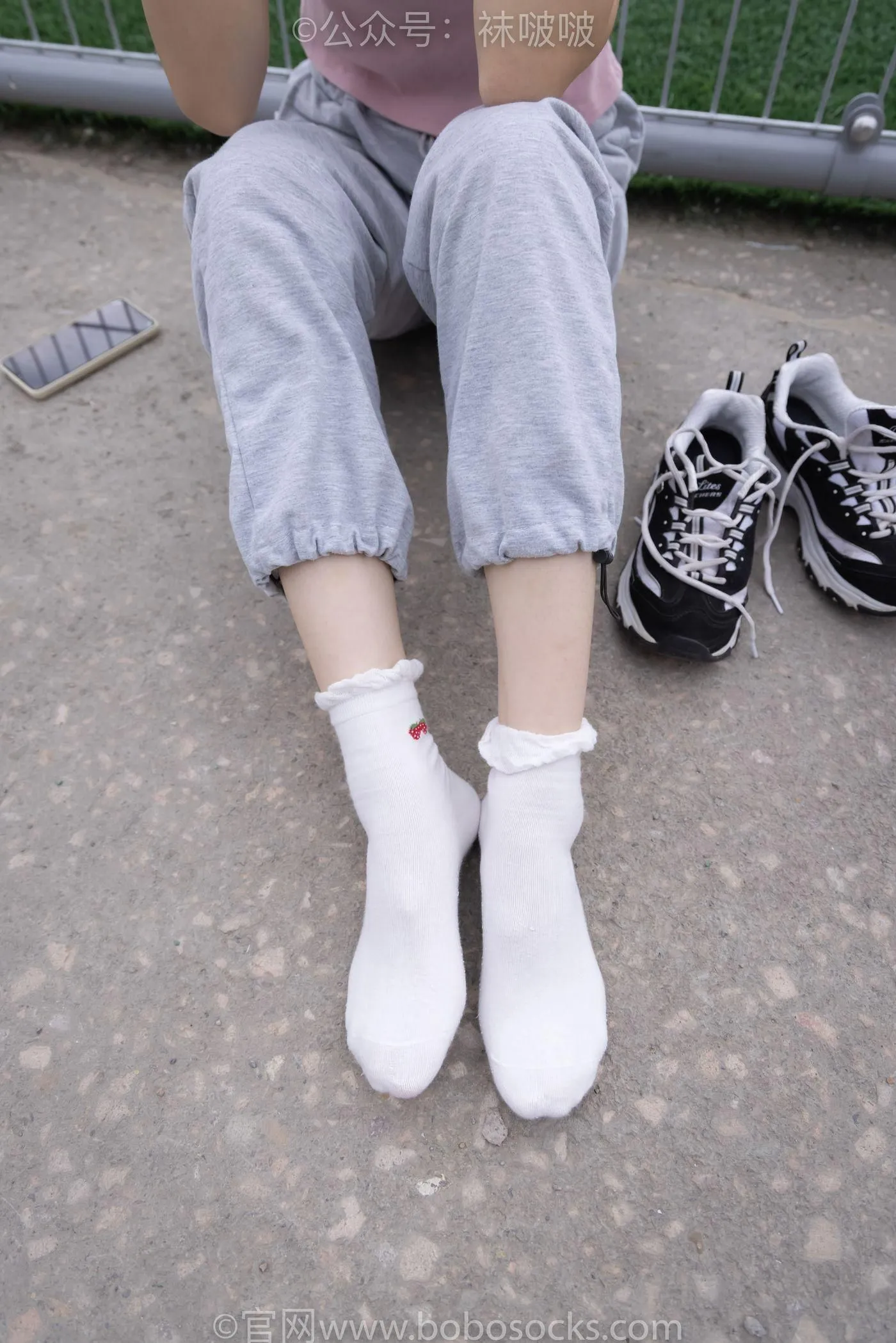 [BoBoSocks袜啵啵]NO.016 熊熊-斯凯奇运动鞋、棉袜（踩脏）、裸足 [147P]插图8